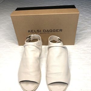 Kelsi Dagger  Bone leather sandal size 8